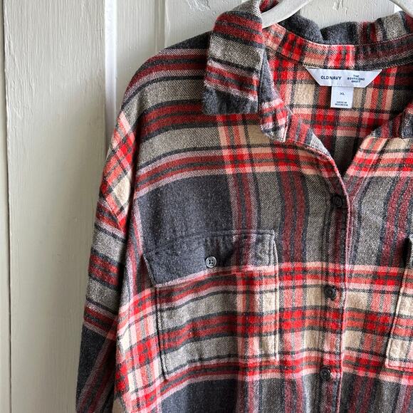 Old Navy Oversized Plaid Flannel Boyfriend Shirt in Burgundy Heather - Picture 4 of 7